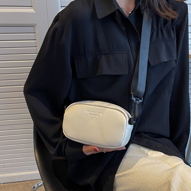 手机包包女士2025新款质感软皮包宽带斜挎小包外出轻便单肩小方包-图2