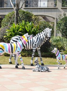 户外大型仿真玻璃钢彩绘斑马雕塑园林景观小区售楼部草坪动物摆件