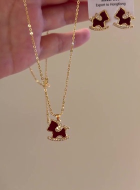 马上有钱~新中式红色小马项链女