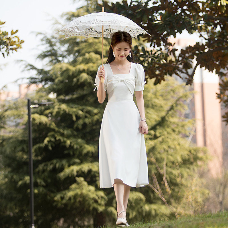 领证小白登记缎面法式女连衣裙 美蓓可连衣裙