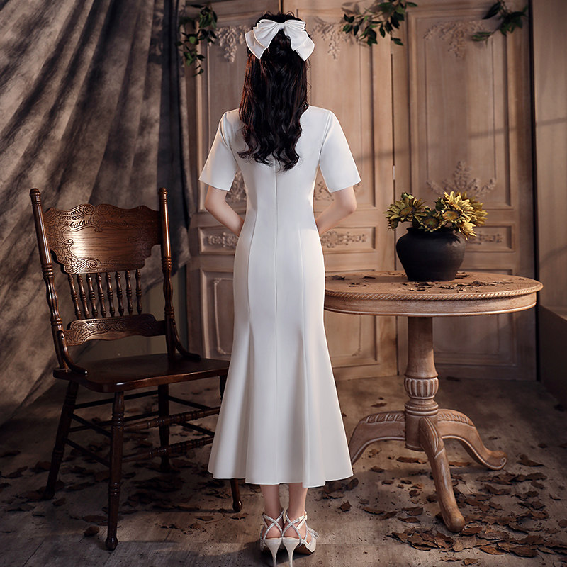 领证小白裙登记缎面修身 美蓓可连衣裙