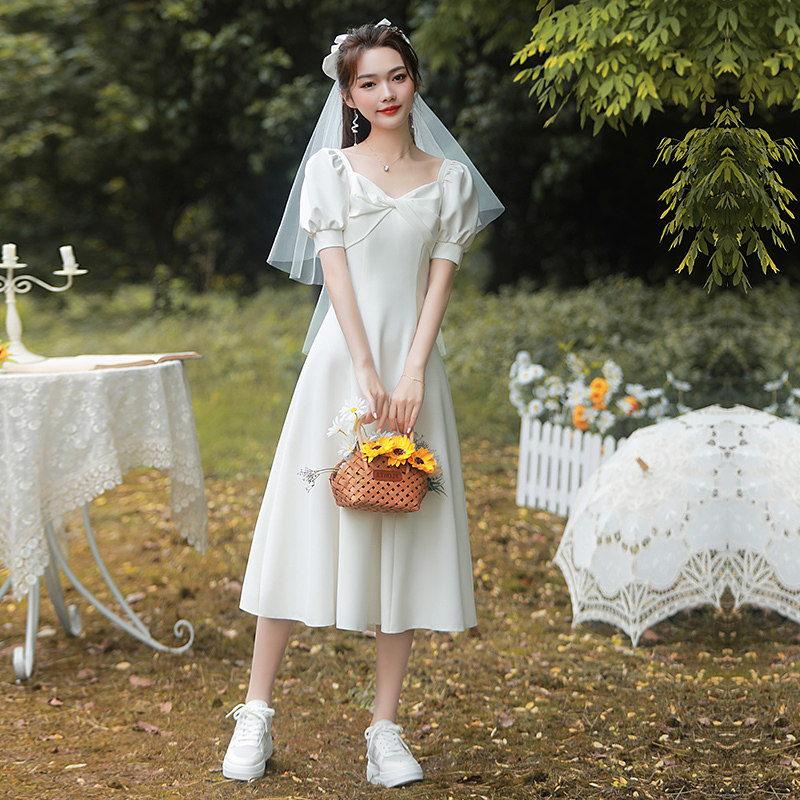 领证小白缎面个子法式日常轻连衣裙 美蓓可连衣裙