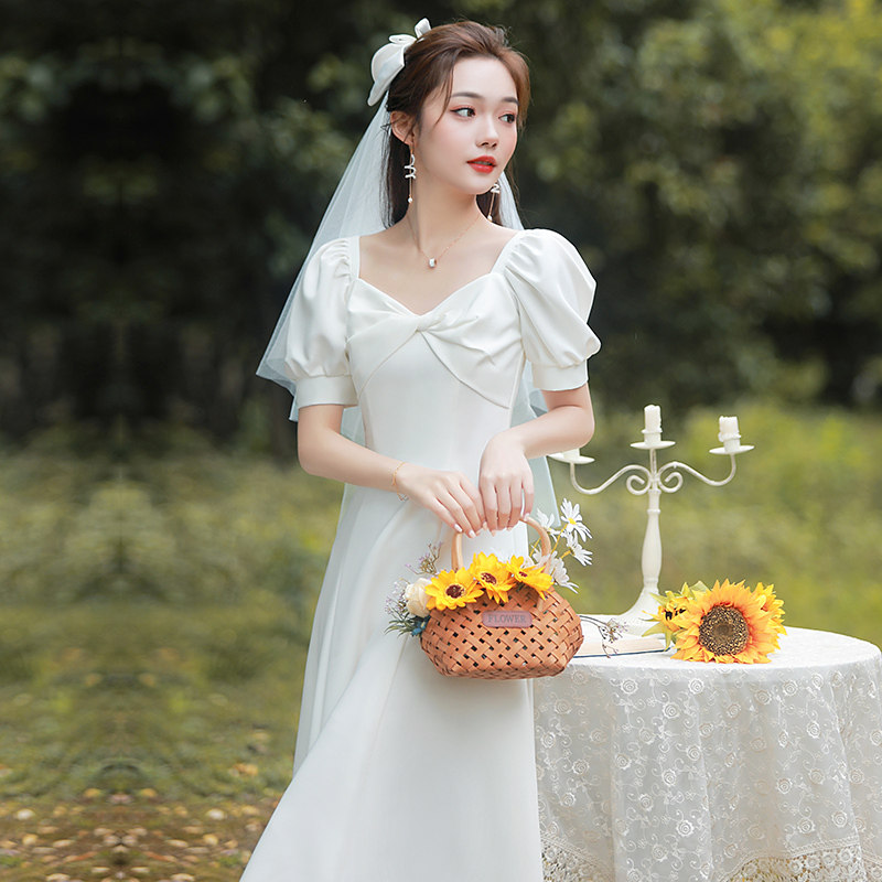 领证小白缎面个子法式日常轻连衣裙 美蓓可连衣裙