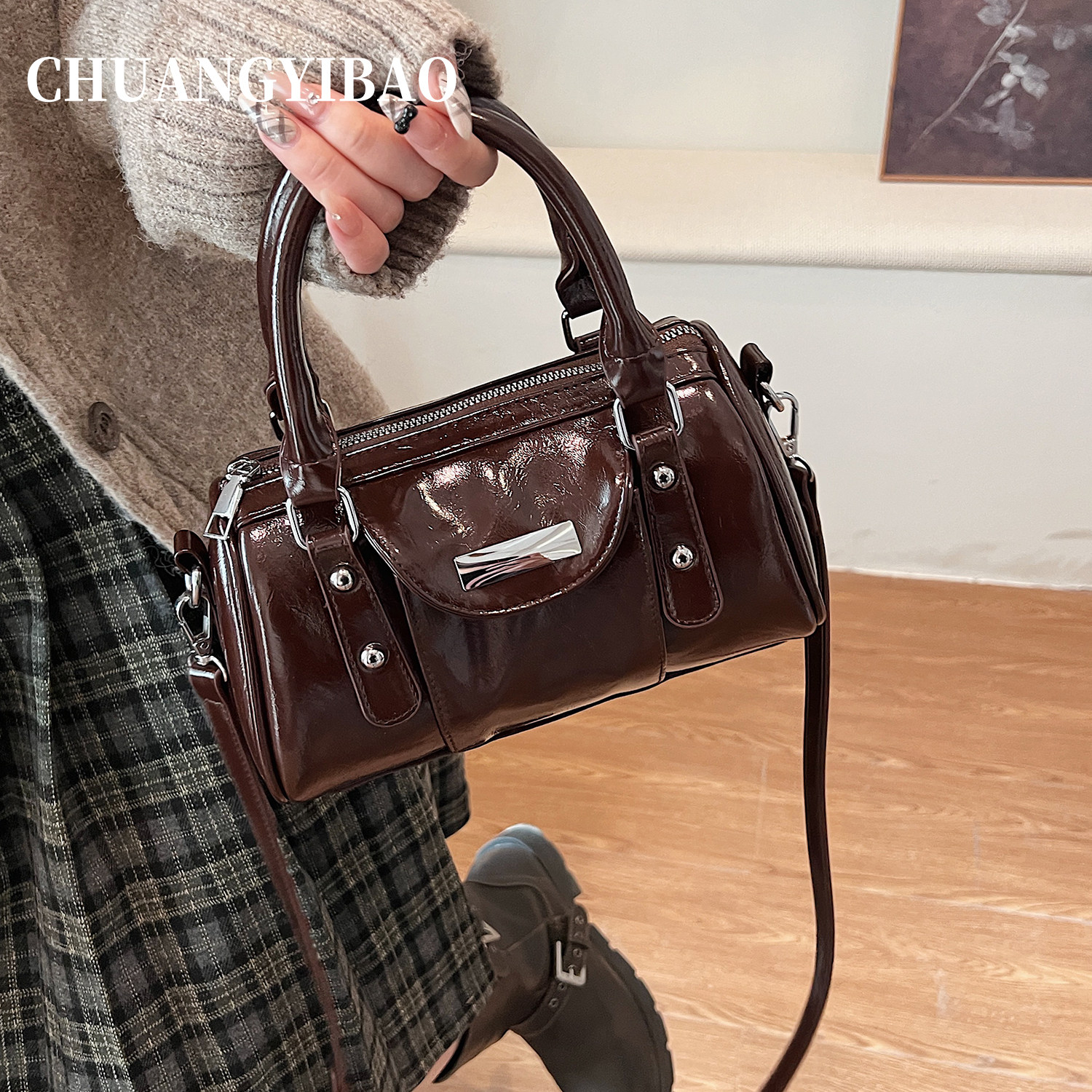 红色保龄球圆筒包包女2025新款秋冬轻奢小众高级感波士顿斜挎婚包,淘宝优惠券,粉丝福利购,淘宝优惠卷