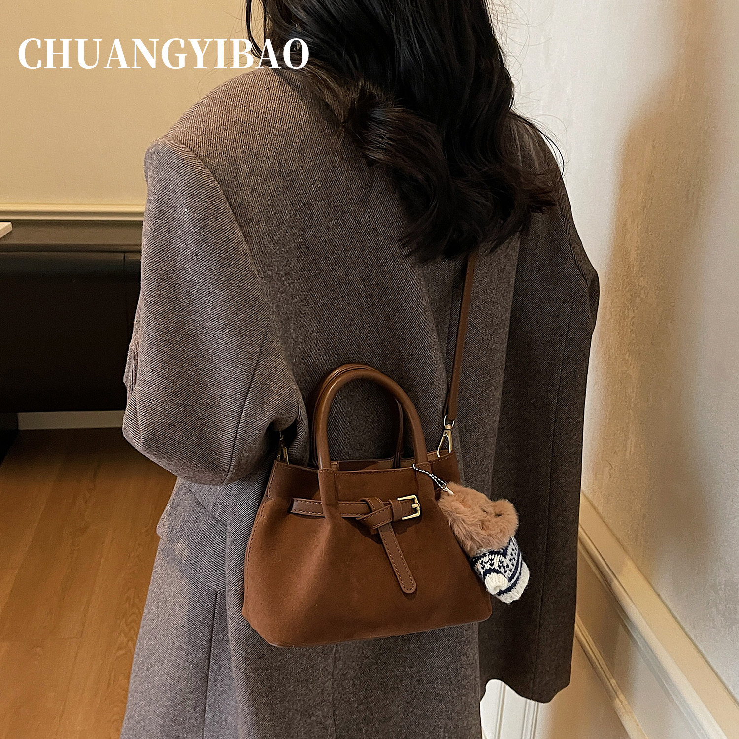 超火棕色水桶手提小拎包包女2025新款秋冬季轻奢小众高级感斜挎包,淘宝优惠券,粉丝福利购,淘宝优惠卷