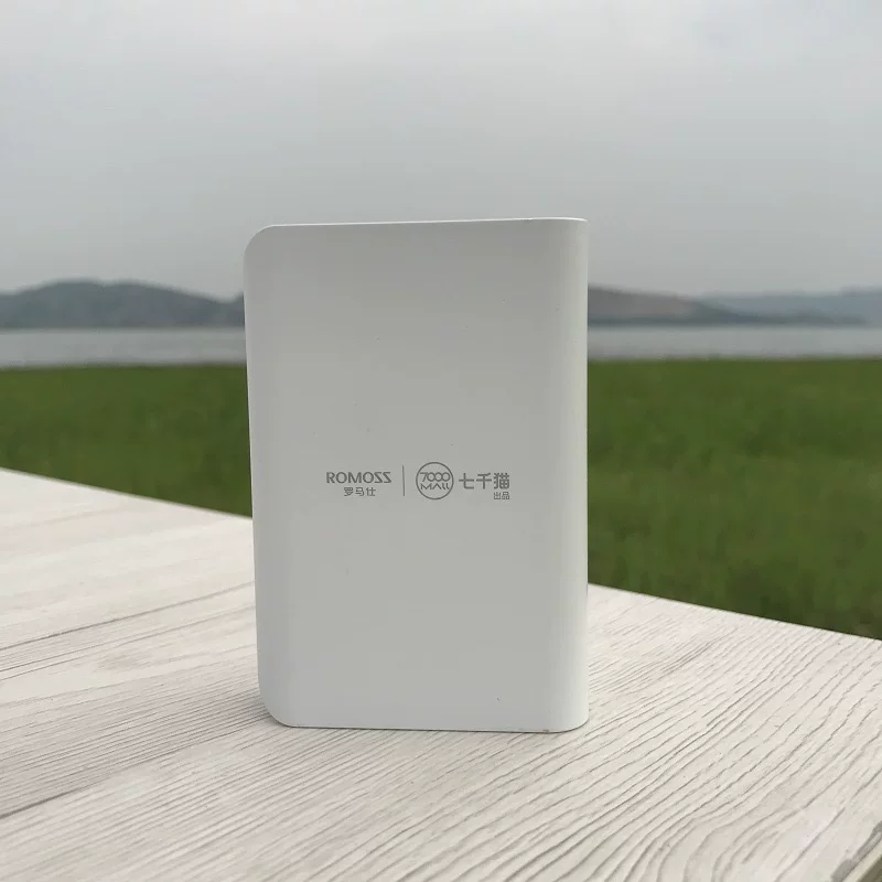 Small handheld ultra thin power supply charging, mobile phone