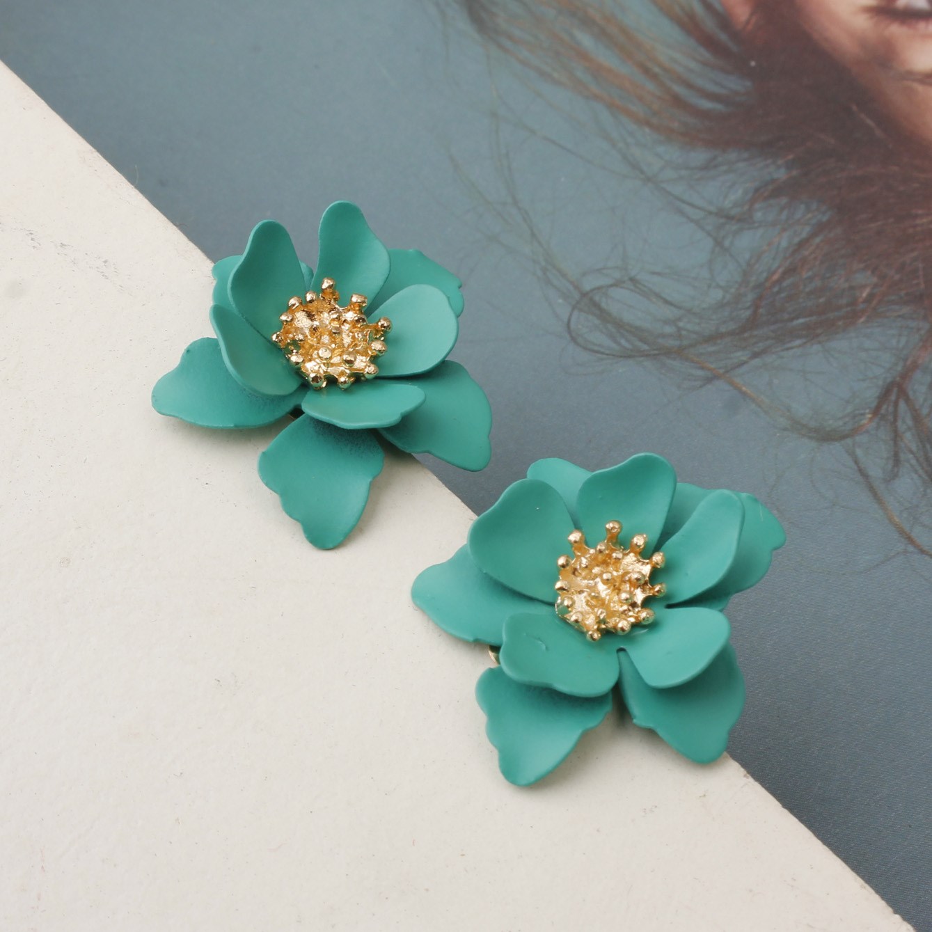 Exaggerated frosted flower earrings Stylish bohemian stud - 图3