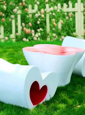 玻璃钢爱心桌椅雕塑商场甜品店商业街心形坐椅摆件户外庭院休息椅