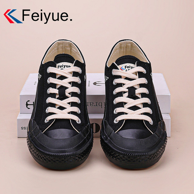 Leaping retro French version of women's shoes