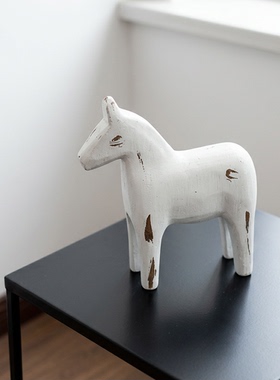 白色木质小马桌面可爱装饰摆件