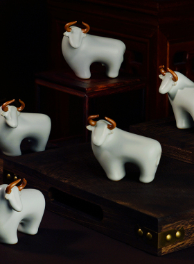 汝窑小牛陶瓷复古风吉祥物摆件