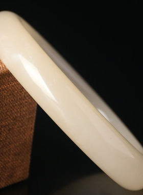 天然收藏级新疆藕粉和田玉手镯