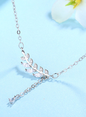 奥特莱斯撤柜清仓捡漏18K金轻奢树叶项链韩版简约锁骨链女配饰