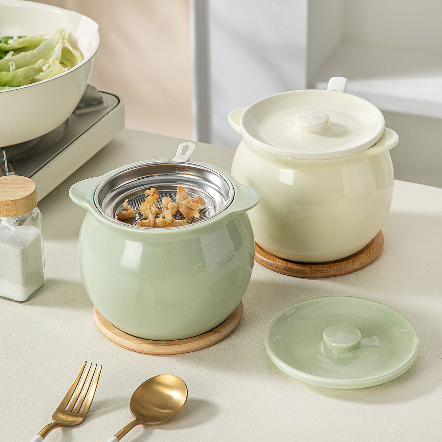 奶油风陶瓷猪油罐罐家用厨房调味罐带盖密封储盐罐绿色带勺子油罐 - 图0