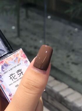 灰色指甲油胶显白气质指秋冬