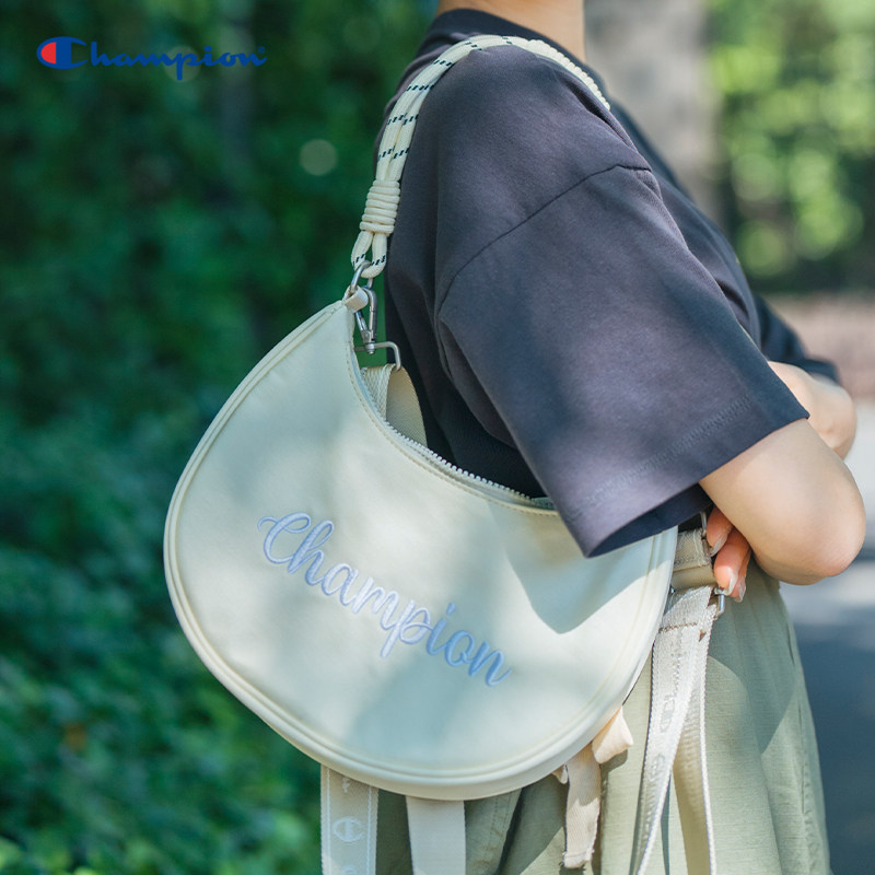 Fashionable and trendy crescent bags, shoulder bags, shoulder bags