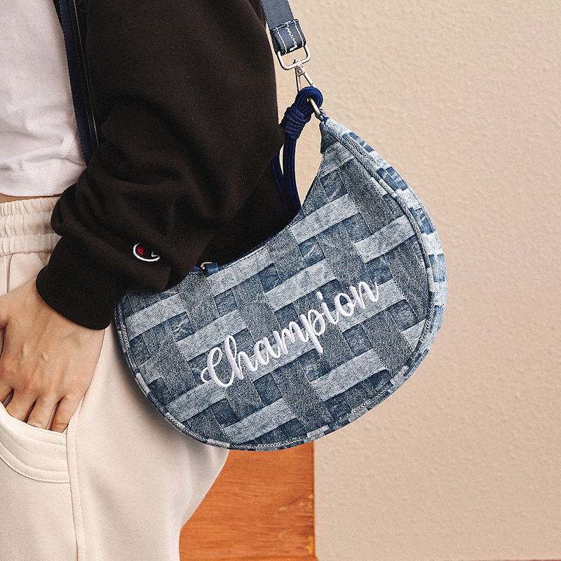 Fashionable and trendy crescent bags, shoulder bags, shoulder bags