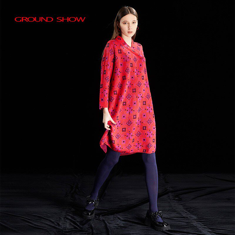 阁兰秀秋冬新品长袖V领提花针织连衣裙宽松腰商场同款女装