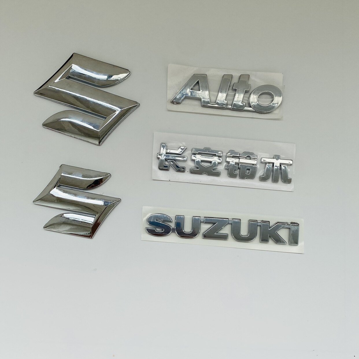 适配长安铃木新奥拓前车标中网标后标SUZUKI英文字标尾门字母标志