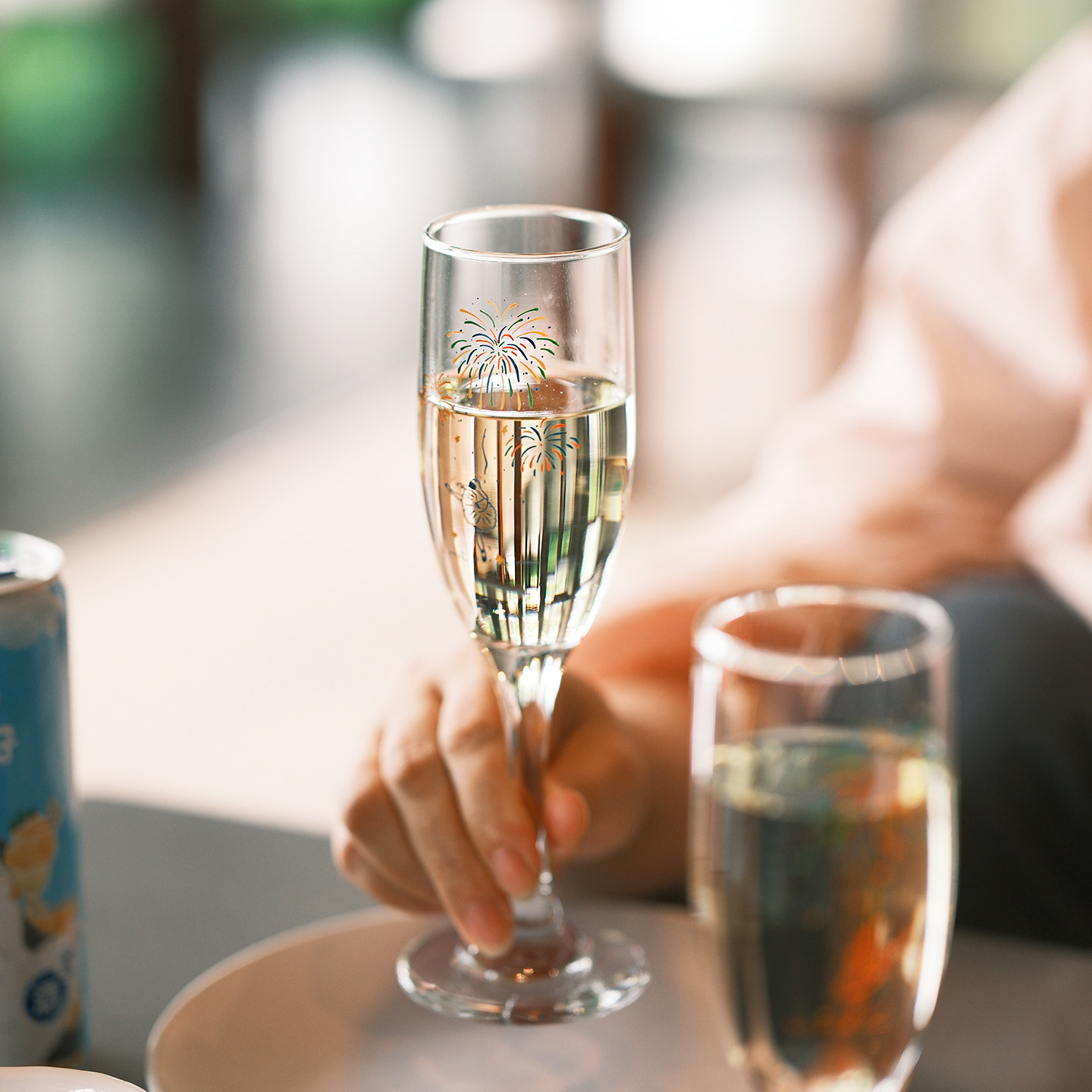 气泡招待所‘原创浪漫焰舞流光玻璃香槟杯红酒杯氛围感甜酒高脚杯,淘宝优惠券,粉丝福利购,淘宝优惠卷