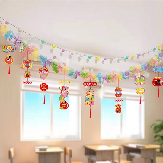 Escena de decoración del aula del día de Año Nuevo.