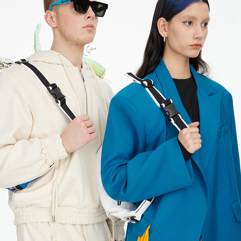 萝拉「野果」小众设计少女斜挎女胸包 萝拉女士包袋