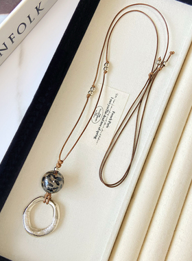 简约秋冬皮绳毛衣项链女款2025新款毛衣链女高级感轻奢小众配饰女