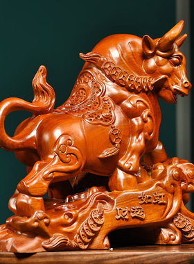 花梨木雕刻牛摆件店铺运势如虹