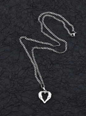 欧美简约镂空钛钢桃心颈链