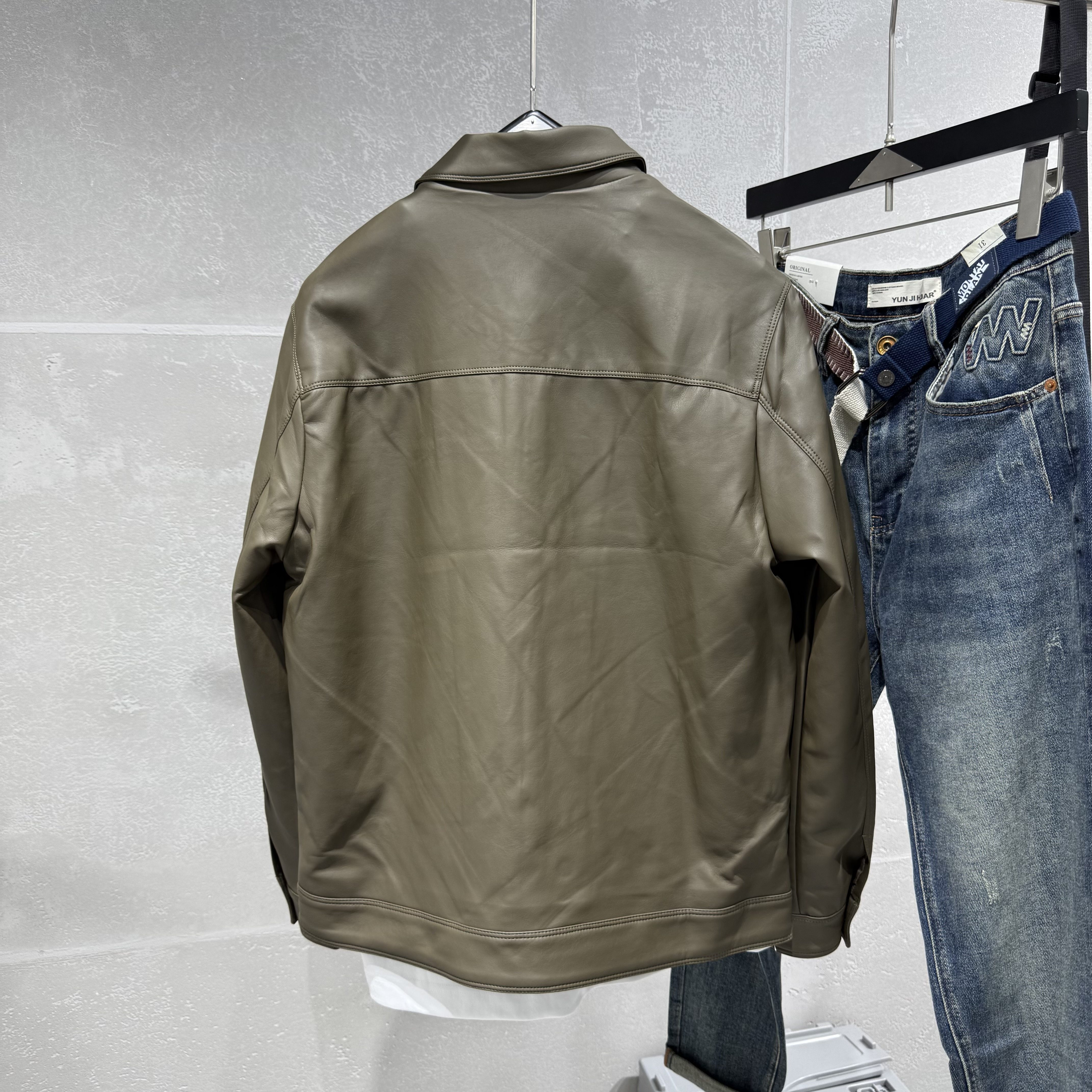 2025秋季新款翻领皮衣外套男修身百搭休闲简约实体同款气质上衣,淘宝优惠券,粉丝福利购,淘宝优惠卷