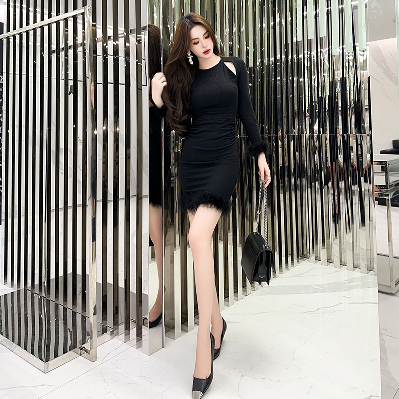 轻奢性感黑色毛毛连衣裙春季新款修身显瘦高腰高冷御姐风礼服短裙