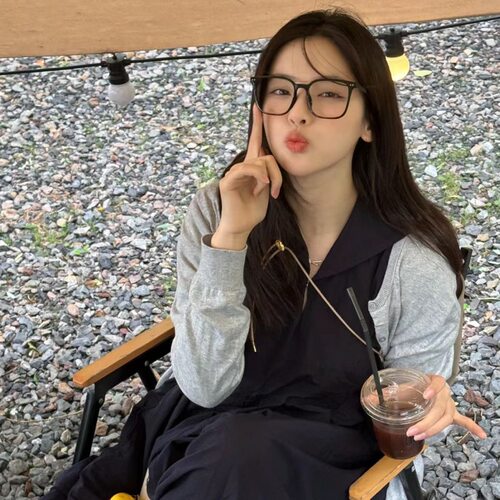 明星同款黑框眼镜防蓝光近视可配度数女百搭素颜神器平光镜方框 - 图1
