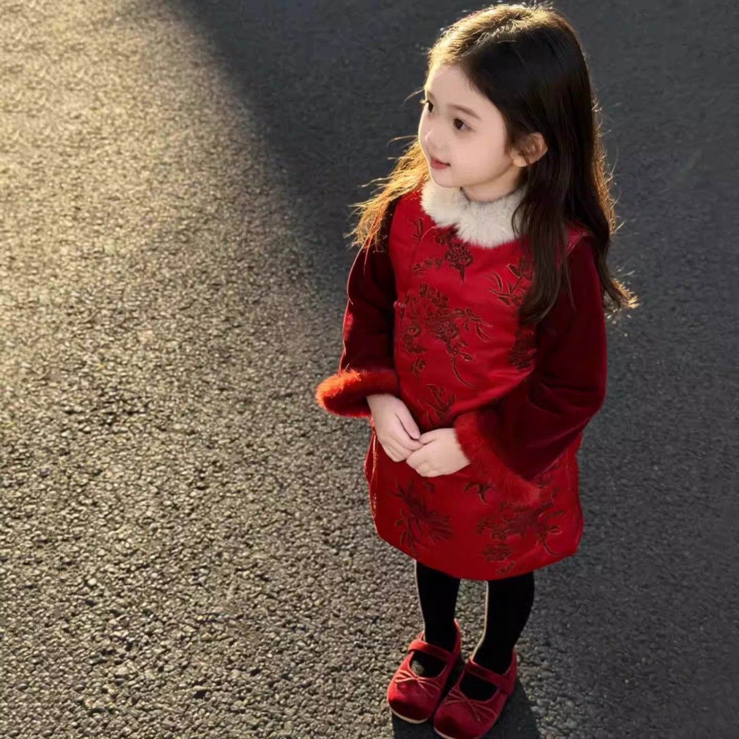 新中式女童25冬季新年战袍红色锦缎提花毛领旗袍马甲半身裙两件套,淘宝优惠券,粉丝福利购,淘宝优惠卷