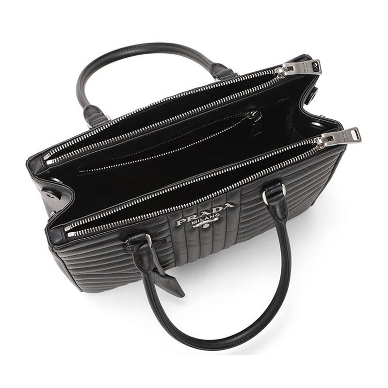 prada女士牛皮logo饰百搭斜跨包 联采海外女士包袋