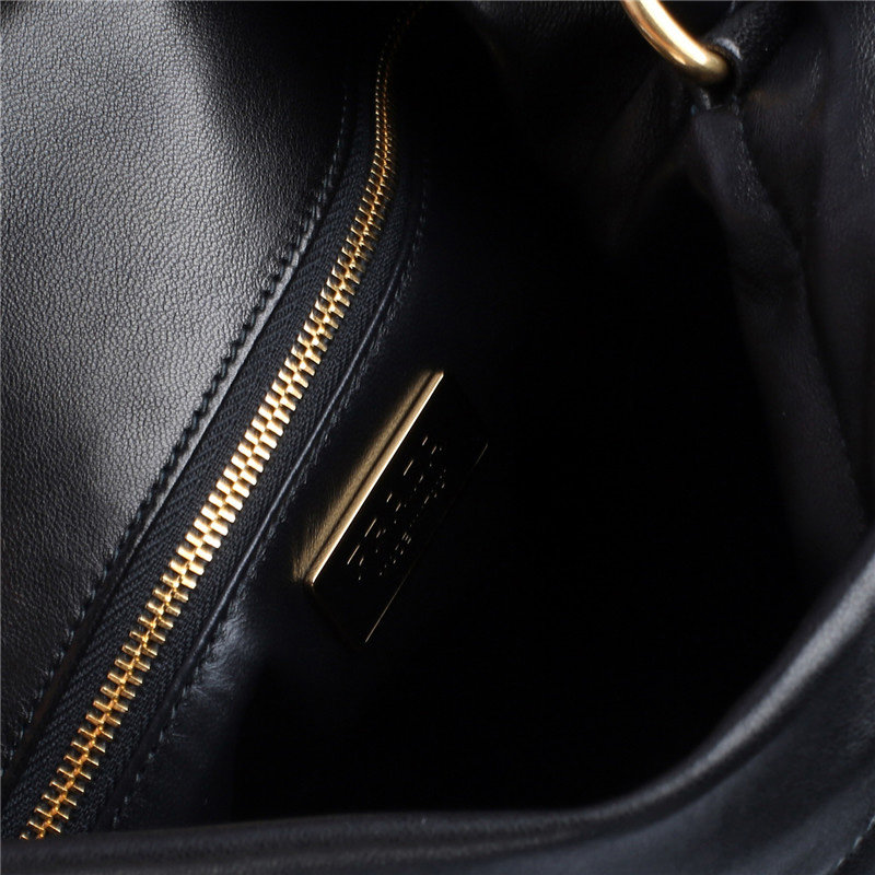 prada黑色牛皮logo饰百搭斜跨包 联采海外女士包袋