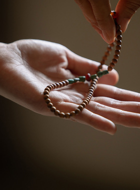 封面是花老山檀老玛瑙双圈手链