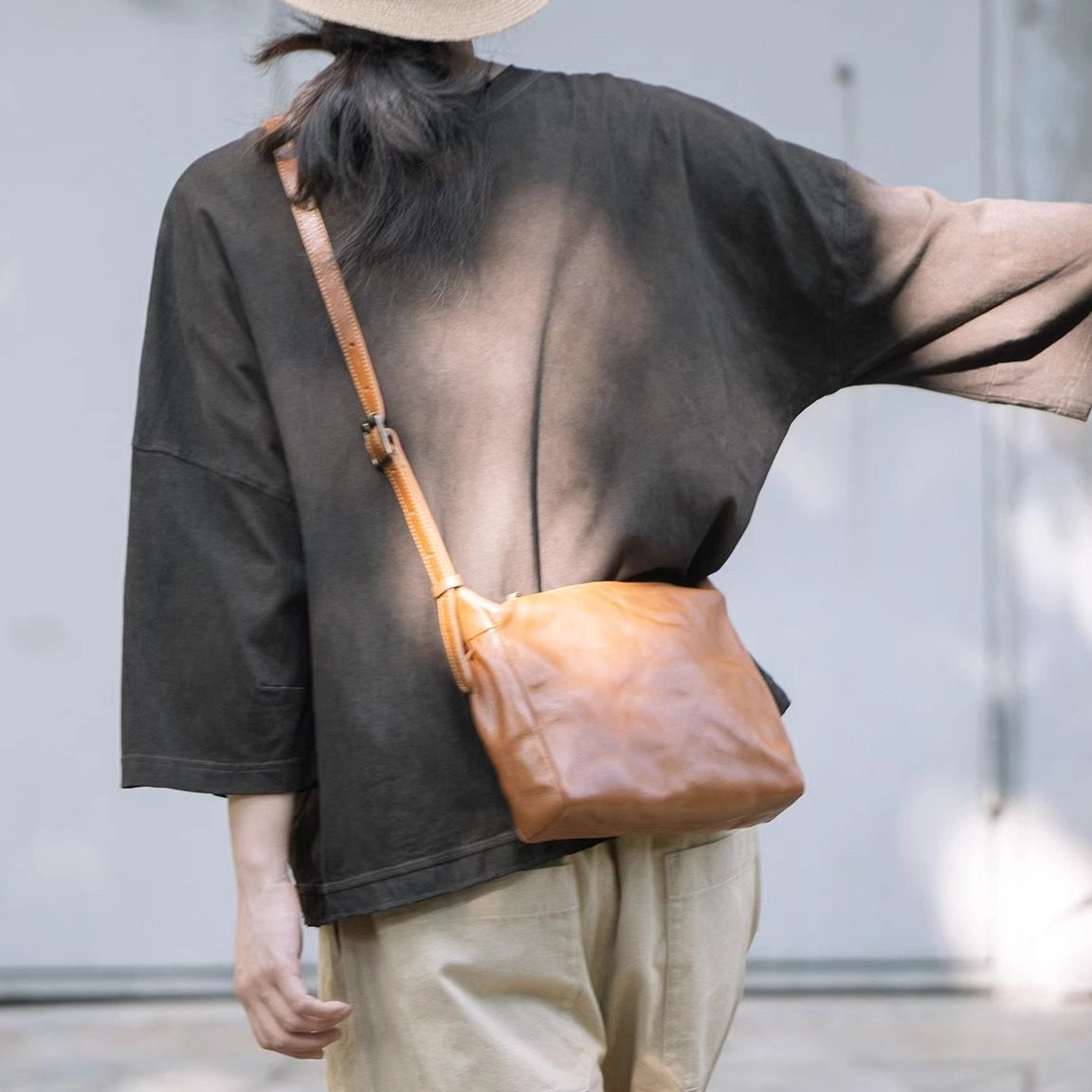 封面是花 头层牛皮天然植物染剂手工鞣制 复古挎包 单肩包,淘宝优惠券,粉丝福利购,淘宝优惠卷