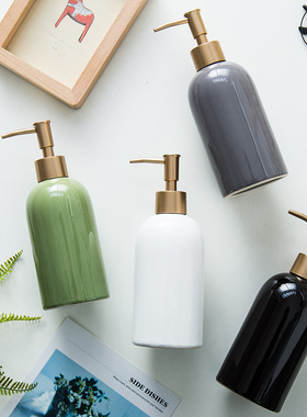 样板房卫生间洗手台陶瓷摆件