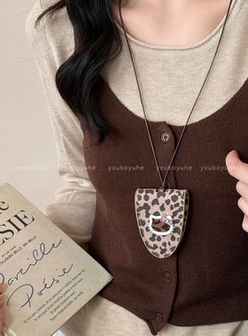 复古豹纹KT猫磁吸挂脖眼镜夹项链