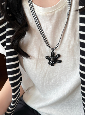 黑色格纹卡通手掌长款小众项链女