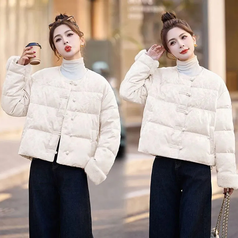 2025秋冬新款中国风盘扣刺绣保暖棉服女高级感小众显瘦短款棉衣潮 - 图0