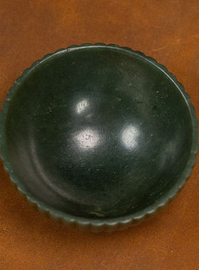 碧玉菊瓣纹杯73.1g玉器摆件