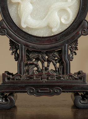 红木嵌玉雕龙凤呈祥圆形插屏