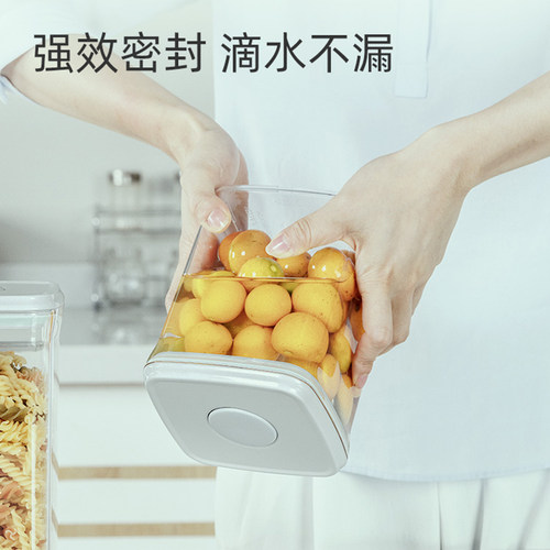 【旺财】安扣大容量一键式便携整理收纳狗粮储粮桶防潮三丽鸥联名 - 图0
