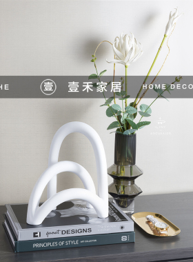 酒店样板房卧床头柜组合饰品窗台花艺拱形树脂床头装饰真书道具