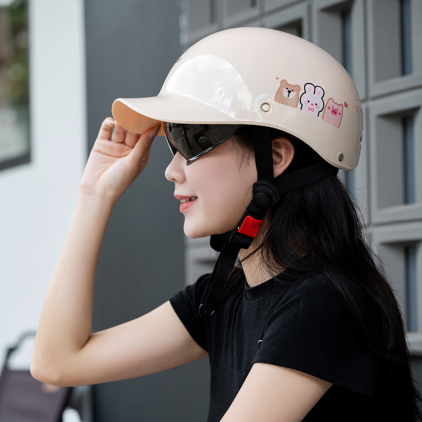 Sun protection peaked electric vehicle helmet