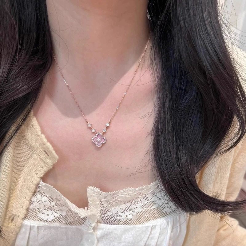 粉色滴胶四叶草项链女时尚小众轻奢设计感锁骨链个性高级感潮颈链 - 图1