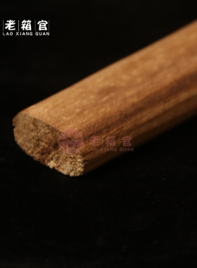 戏曲老生挂胡髯口打理梳子