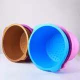 Толстая пена в ванне с бочкой углубления ванной комнаты для ванной комнаты для ванны красоты.