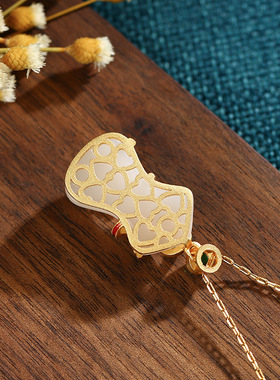 中国风旗袍古法镀金镶仿和田玉旗开得胜吊坠女复古装国潮珐琅项链